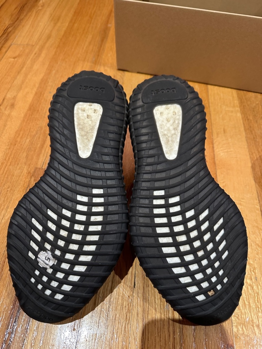 Yeezy Carbel Boost 350 V2 sz 11 Gently Worn - Picture 8 of 10